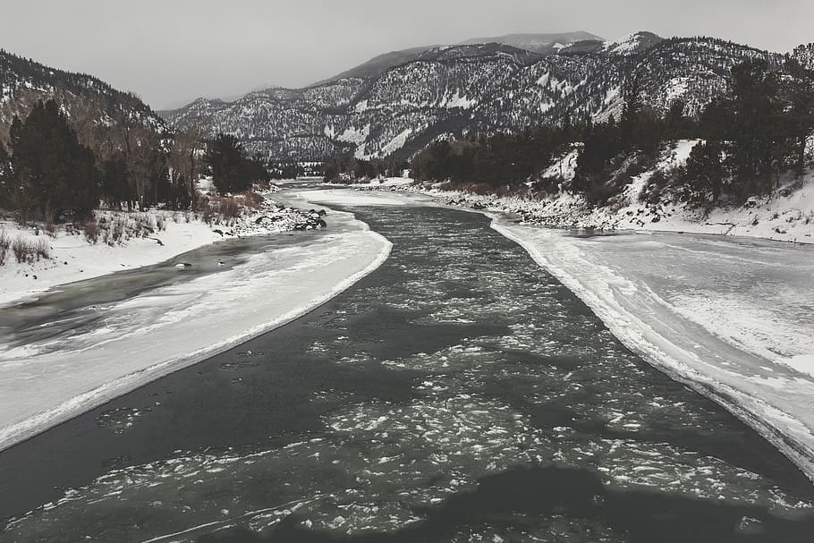 frozen river, christmas scene, winter scene, quiet place, happiness HD wallpaper