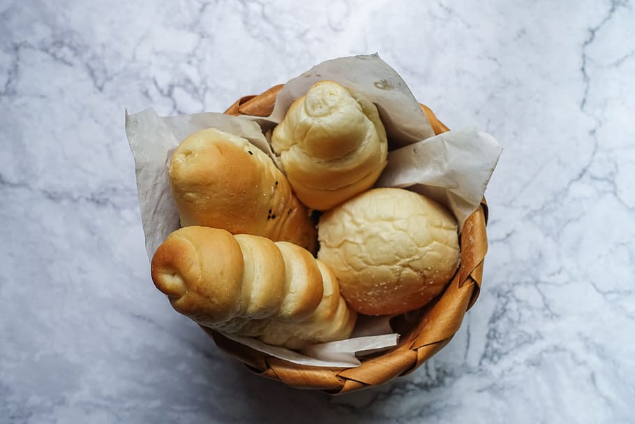 Four Brown Pastries in Brown Wicker Basket, baked, bread, pastry HD wallpaper