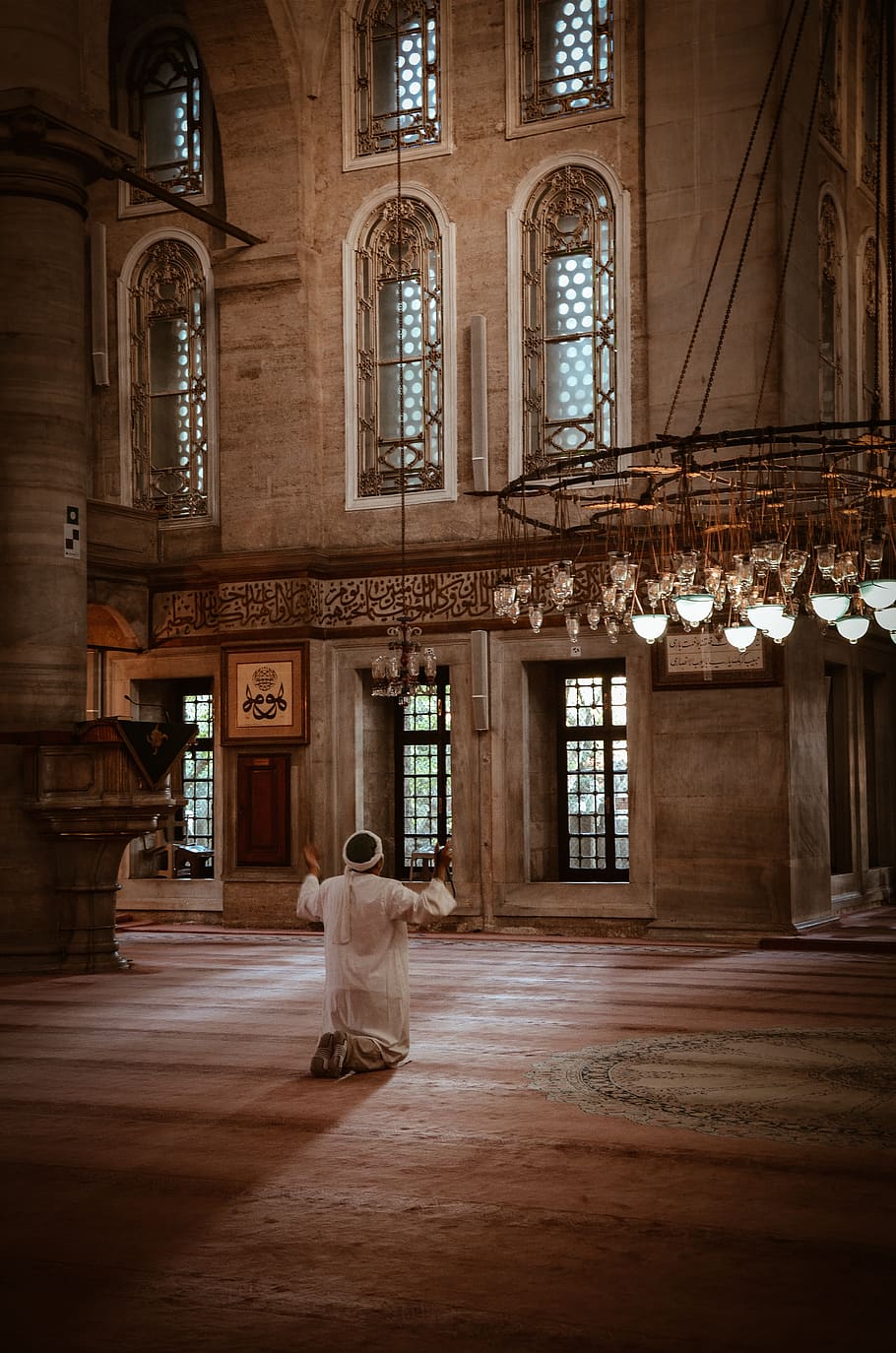 Person Kneeling Inside Building, arches, architecture, cathedral HD wallpaper