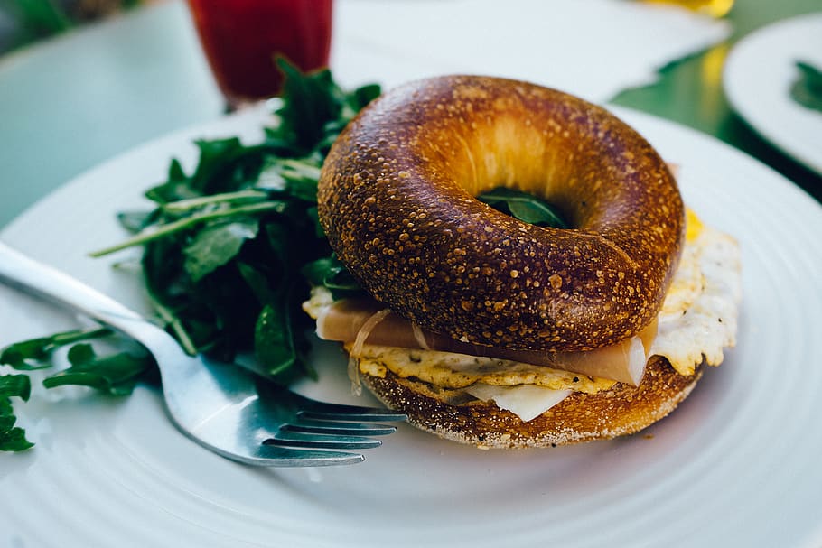 Sandwich With Vegetables on White Ceramic Plate, bagel, food HD wallpaper