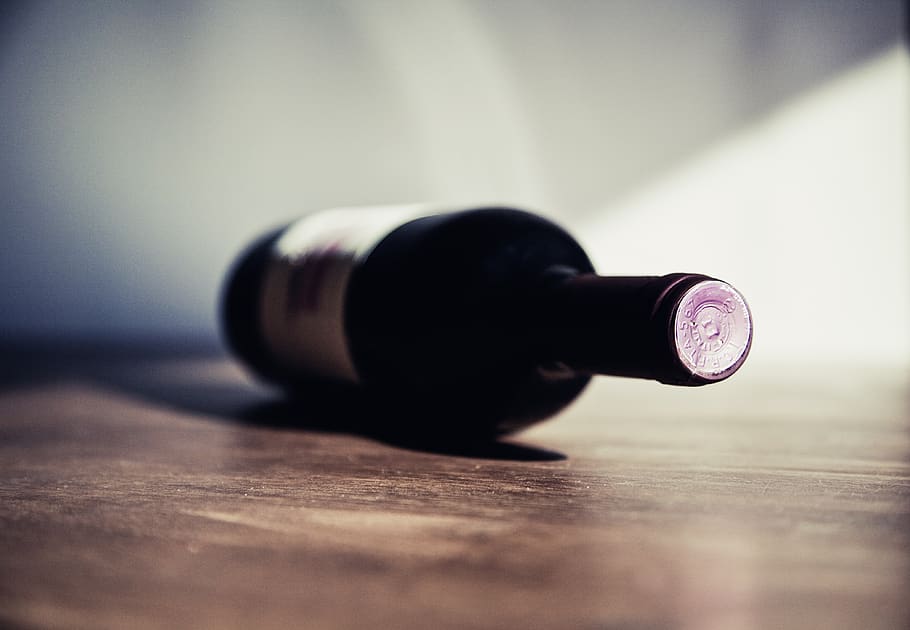 White Labeled Bottle on Brown Wooden Surface, macro, shadow, wine HD wallpaper