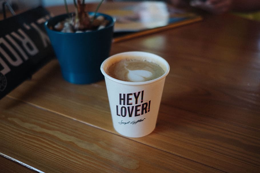 Disposable Cup With Latte and Hey! Lover! Printed Text, café HD wallpaper