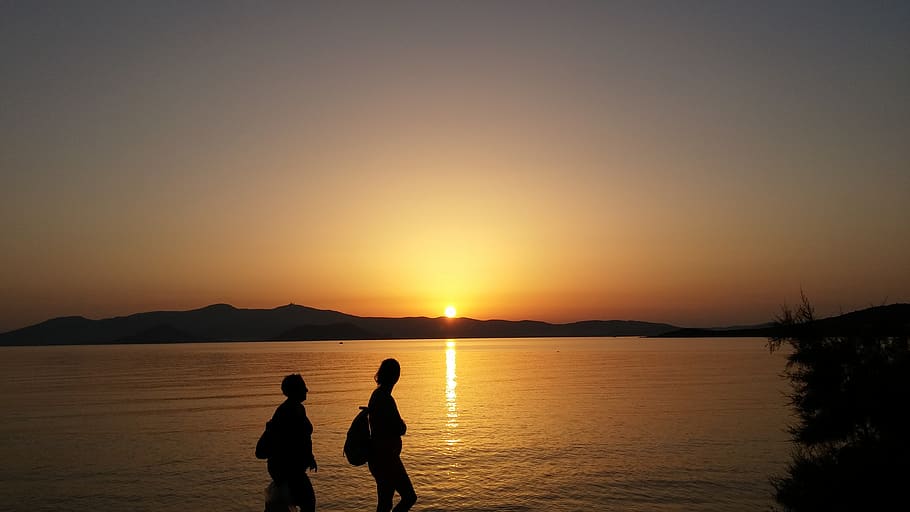 sky, sunset, water, beauty in nature, silhouette, two people HD wallpaper