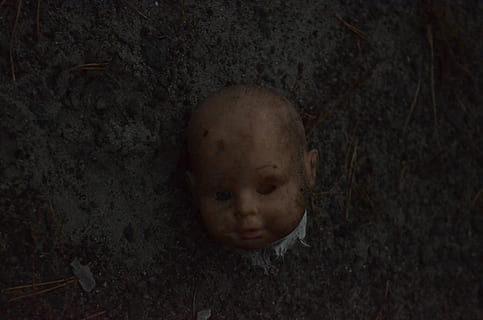 baby doll head, toy, hole, child, alien, floor, dirt, dummy, broken HD wallpaper
