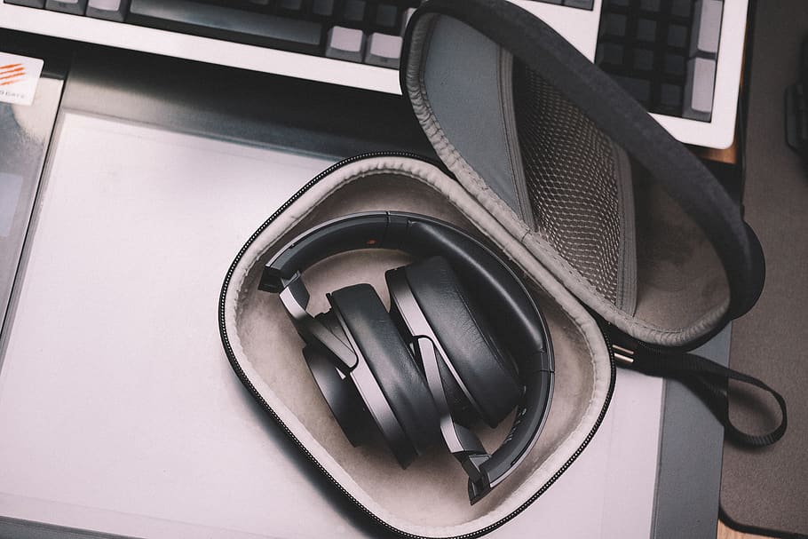 Black Cordless Headphone in Black Pouch, case, electronics, equipment HD wallpaper