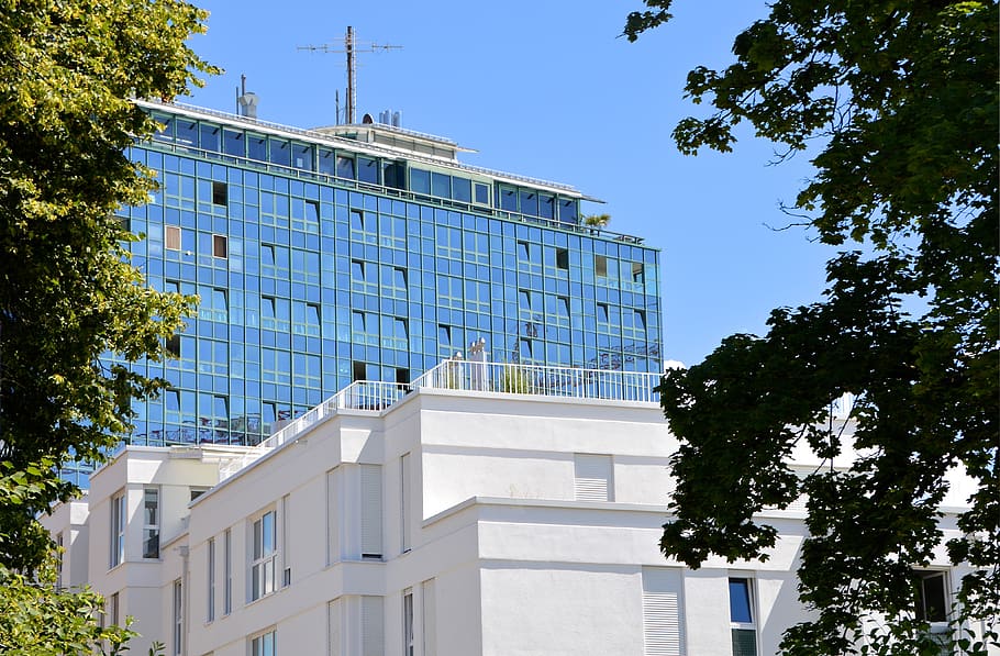 High-rise White and Blue Building Under Blue Sky, architecture HD wallpaper