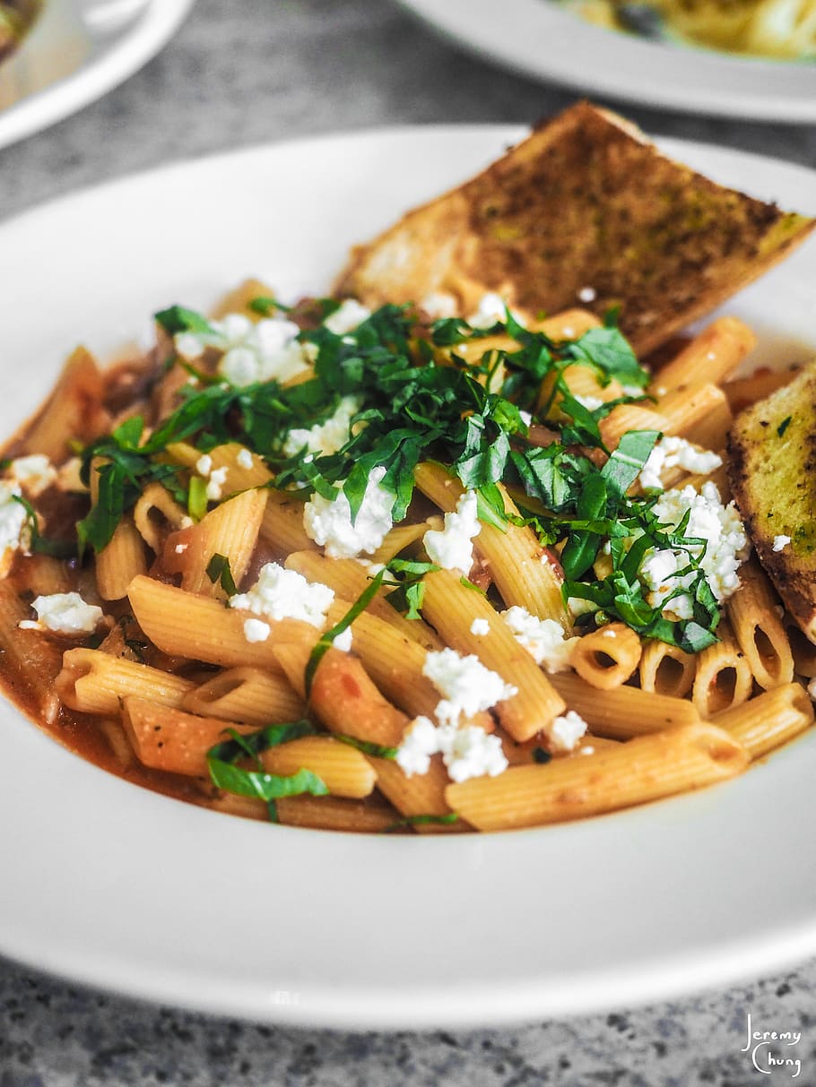 Plate of Cooked Pasta, bread, cheese, close-up, cooking, cuisine HD wallpaper