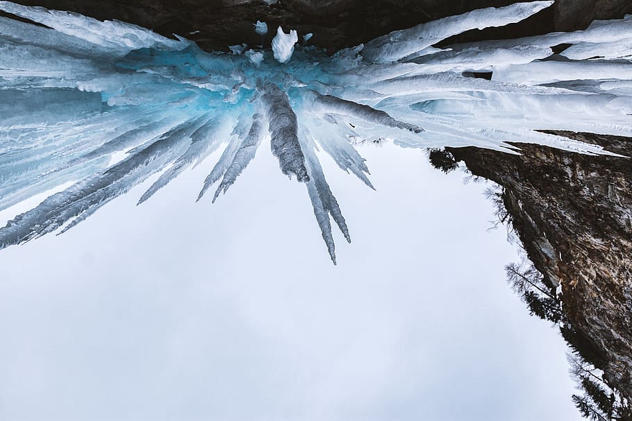 Low Angle View of Crystal Stalactite, cold, daylight, zing, frost HD wallpaper