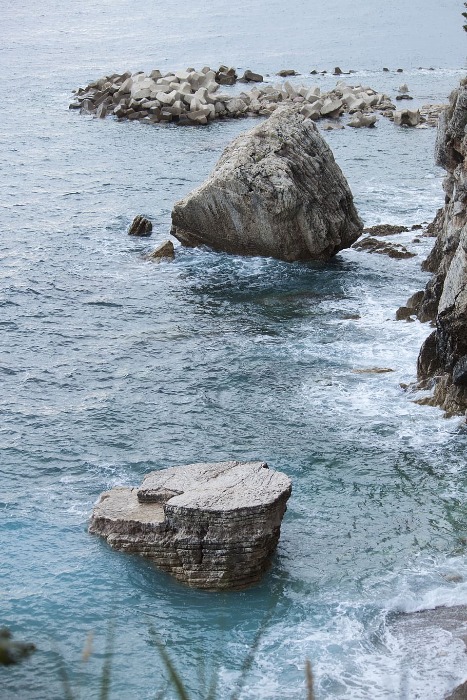 rock, solid, rock - object, water, sea, beauty in nature, rock formation HD wallpaper