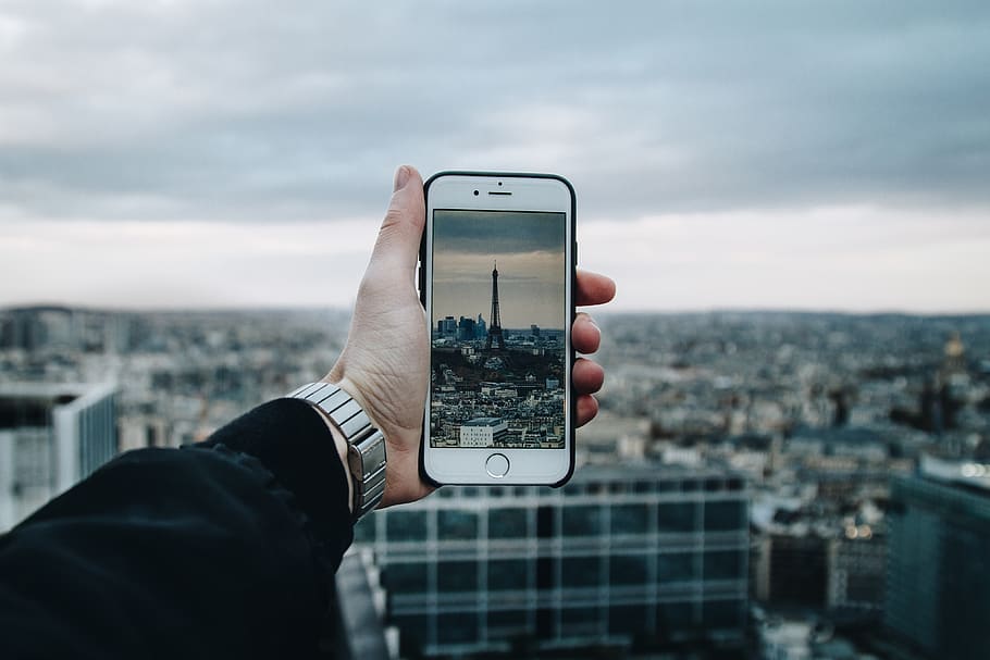 Man Taking Picture Of The City, cellphone, communication, connection HD wallpaper