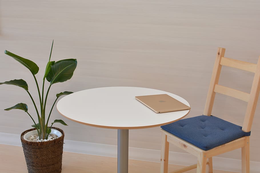 Macbook on Pedestal Table, architecture, chair, color, empty HD wallpaper