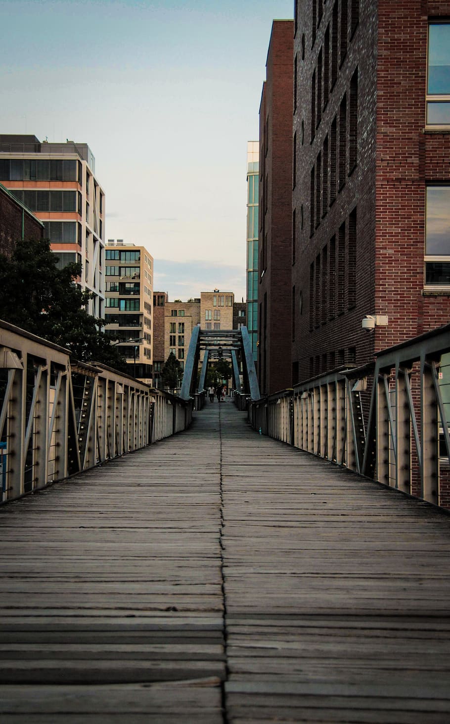 Brown Pedestrian Walkway in the City, arch bridge, architecture HD wallpaper