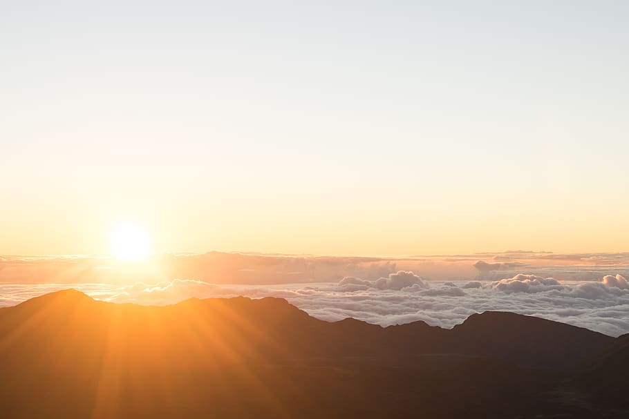 mountain range under golden hour, sunlight, sky, beauty in nature HD wallpaper
