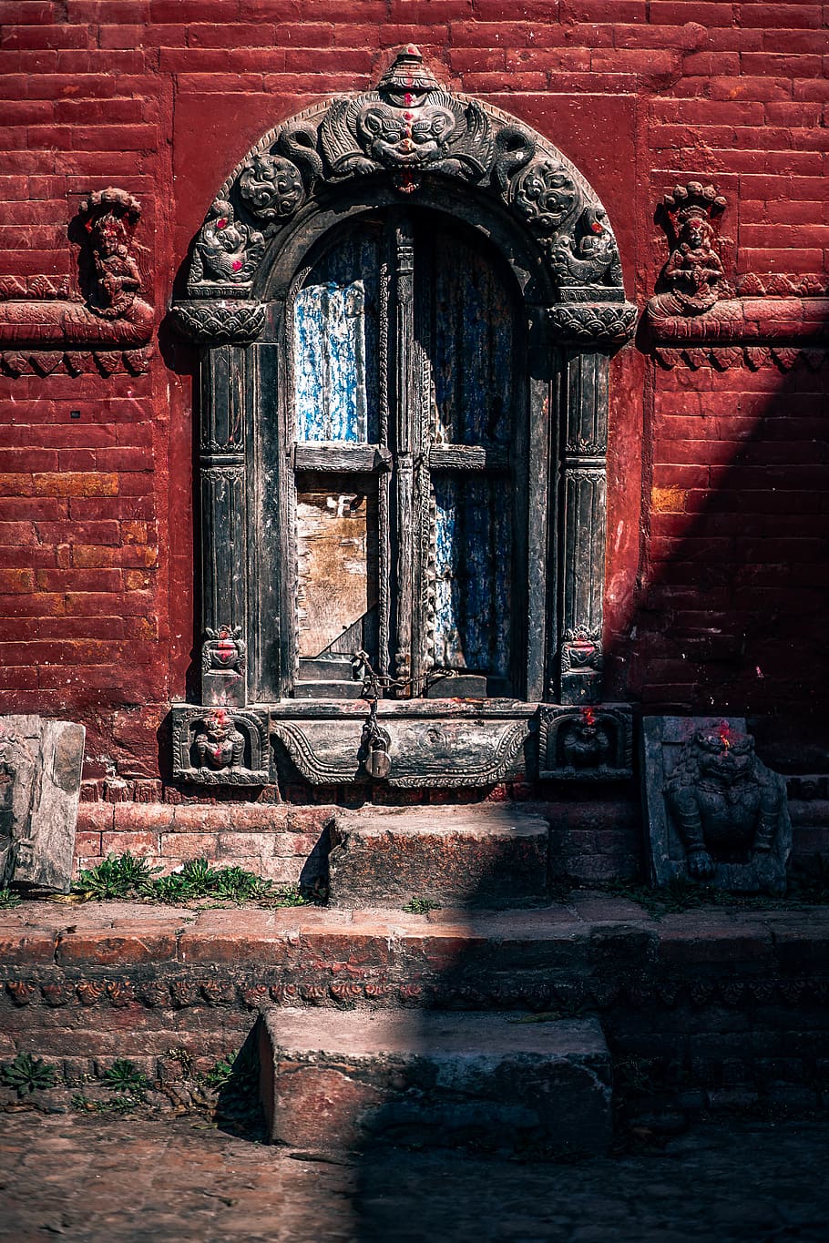 Gray Wooden Door, antique, architecture, art, bricks, doorway HD wallpaper