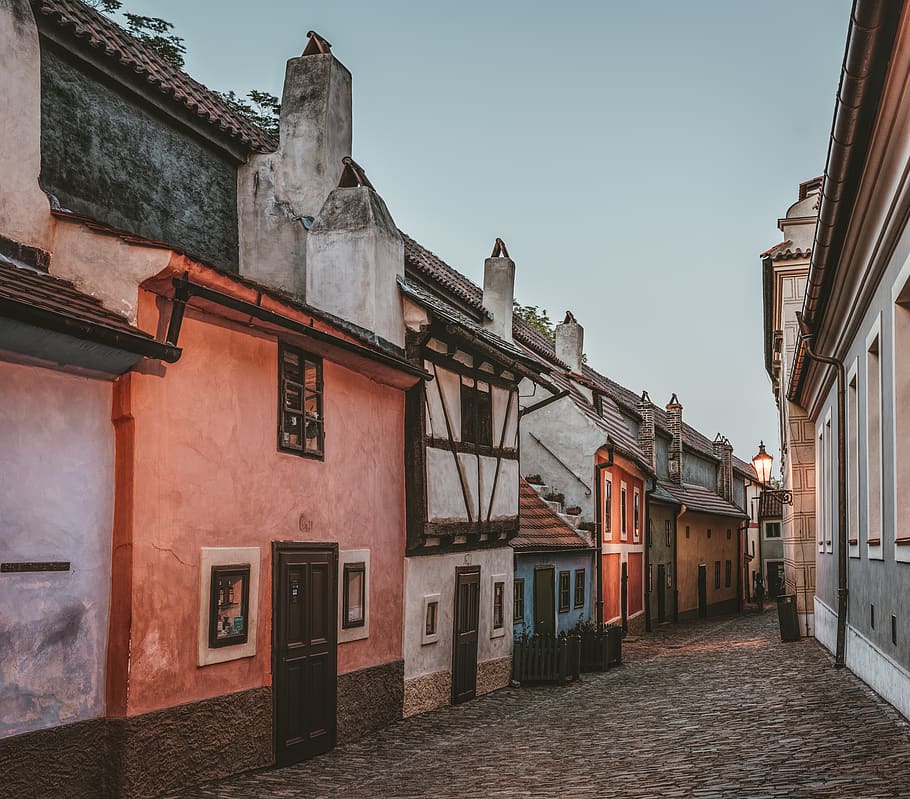 Red And White Concrete Buildings, architecture, cobblestone, daylight HD wallpaper