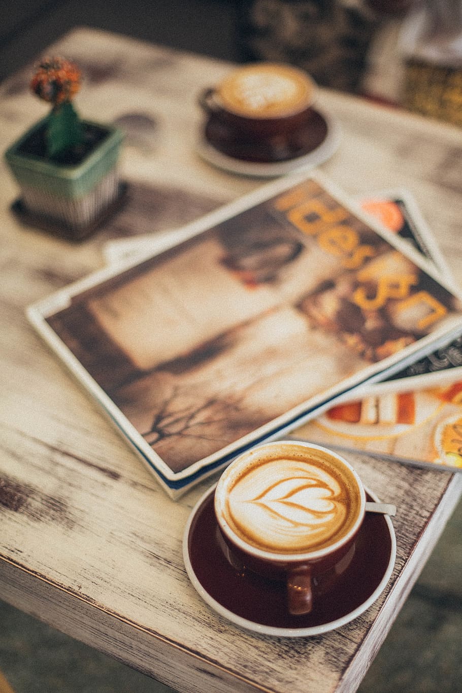 Two Lattes and Magazine on Brown Tray, art, blur, caffeine, close-up HD wallpaper