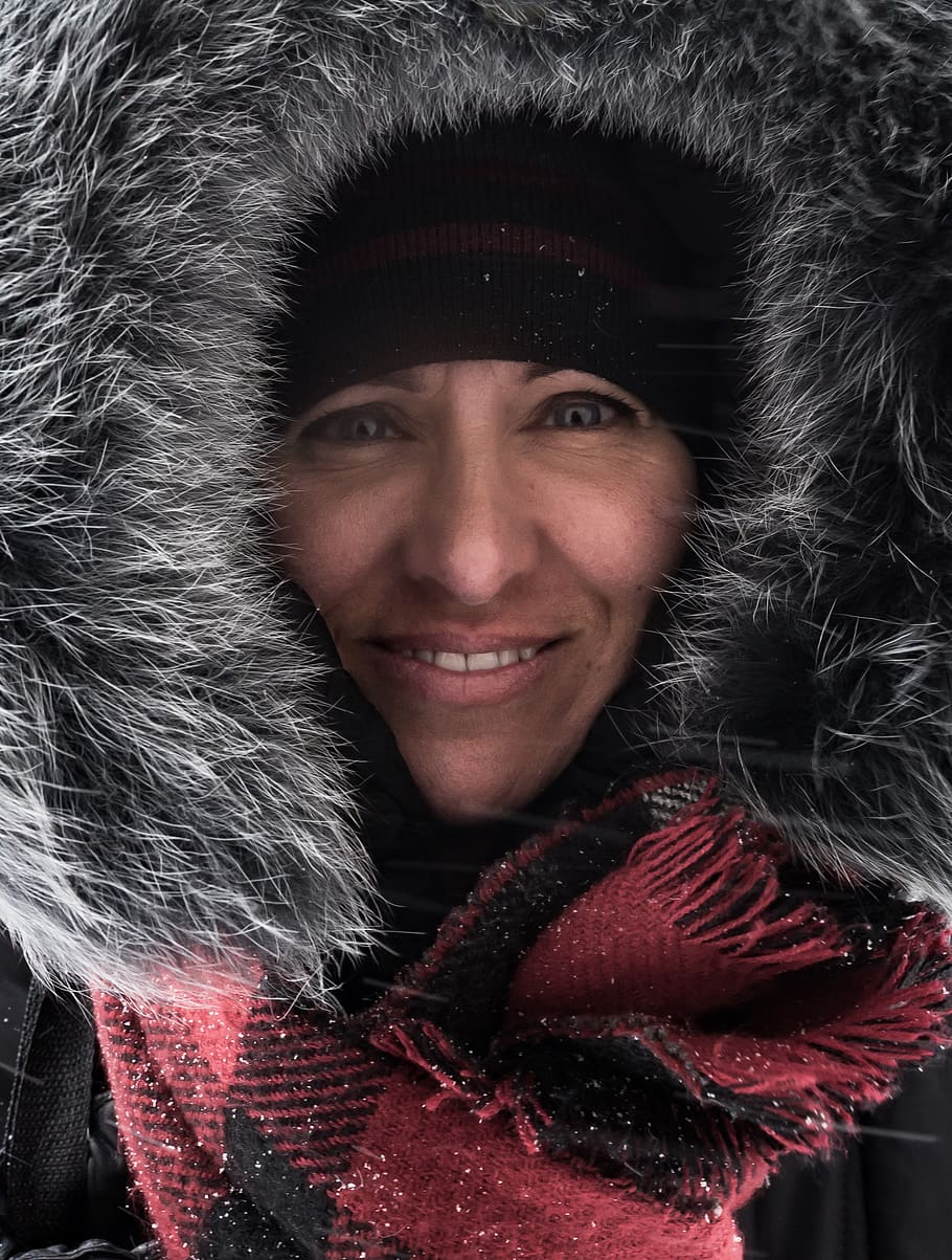 face, winter, eyes, smile, portrait, warm clothing, looking at camera HD wallpaper