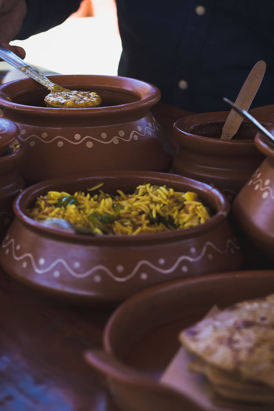 Brown and Gray Clay Serving Pots, clay pots, close-up, cuisine HD wallpaper