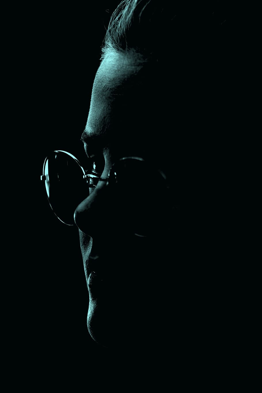 man wearing eyeglasses, face, portrait, eyebrow, silhouette, shadow HD wallpaper
