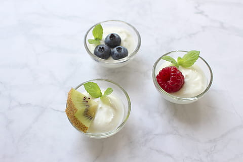 yogurt, berries, blueberry, raspberry, kiwi, blueberries, fruit HD wallpaper