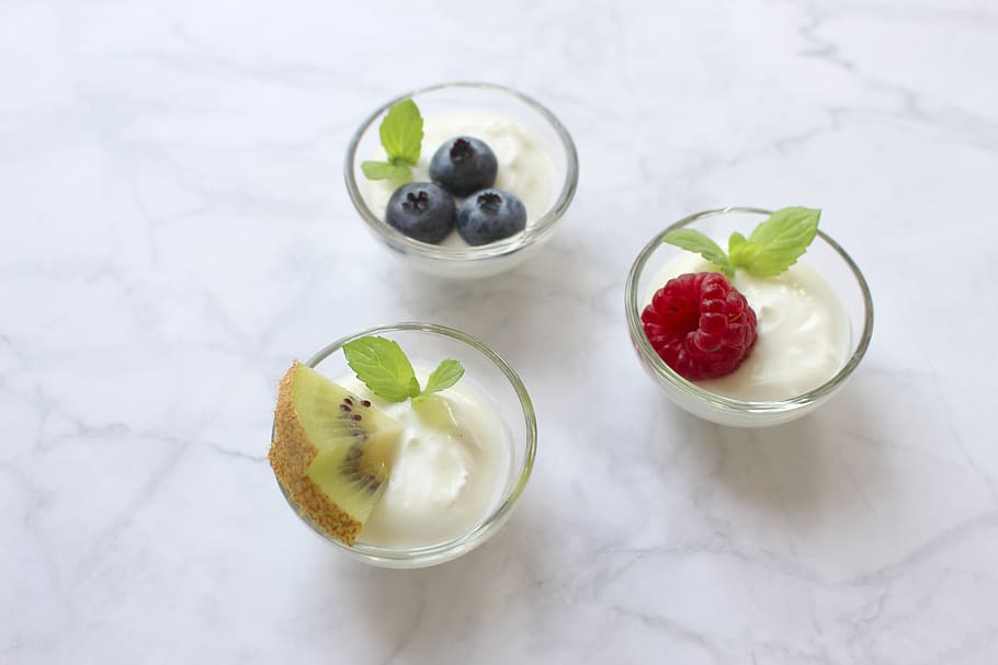 yogurt, berries, blueberry, raspberry, kiwi, blueberries, fruit HD wallpaper