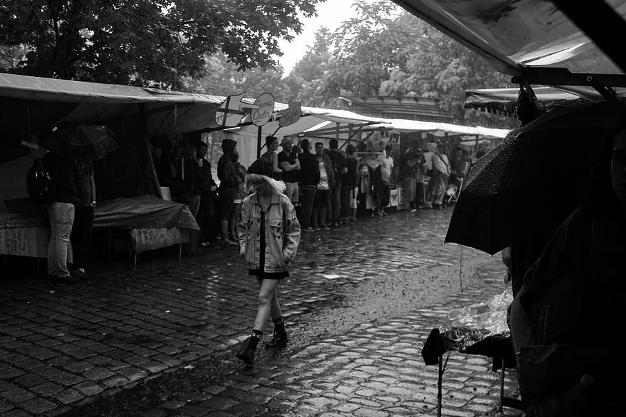 berlin, germany, black, white, girl, walking, rain, marked HD wallpaper