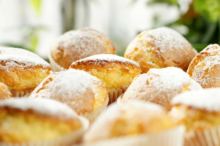 cupcakes, burning, bake, pastries, sweet, delicious, dessert HD wallpaper
