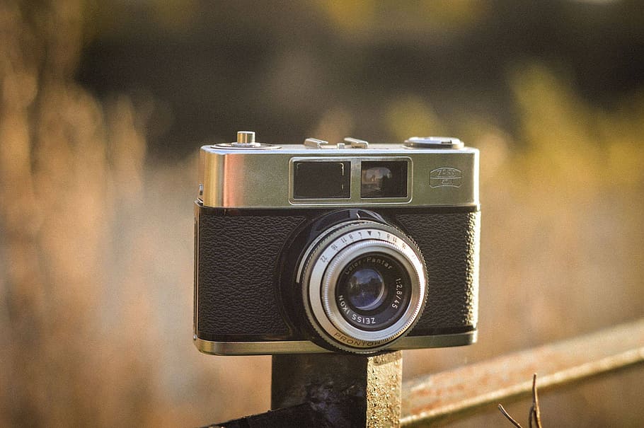 Close-up Photography of Vintage Camera, analog, antique, aperture HD wallpaper
