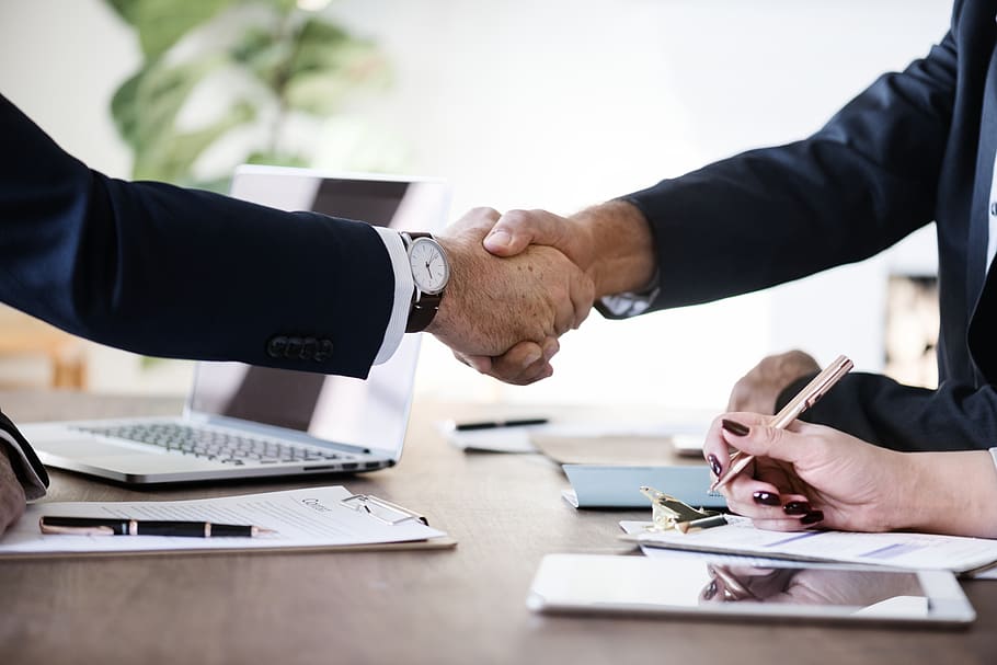 Two Person in Formal Attire Doing Shakehands, businessmen, collaboration, HD wallpaper
