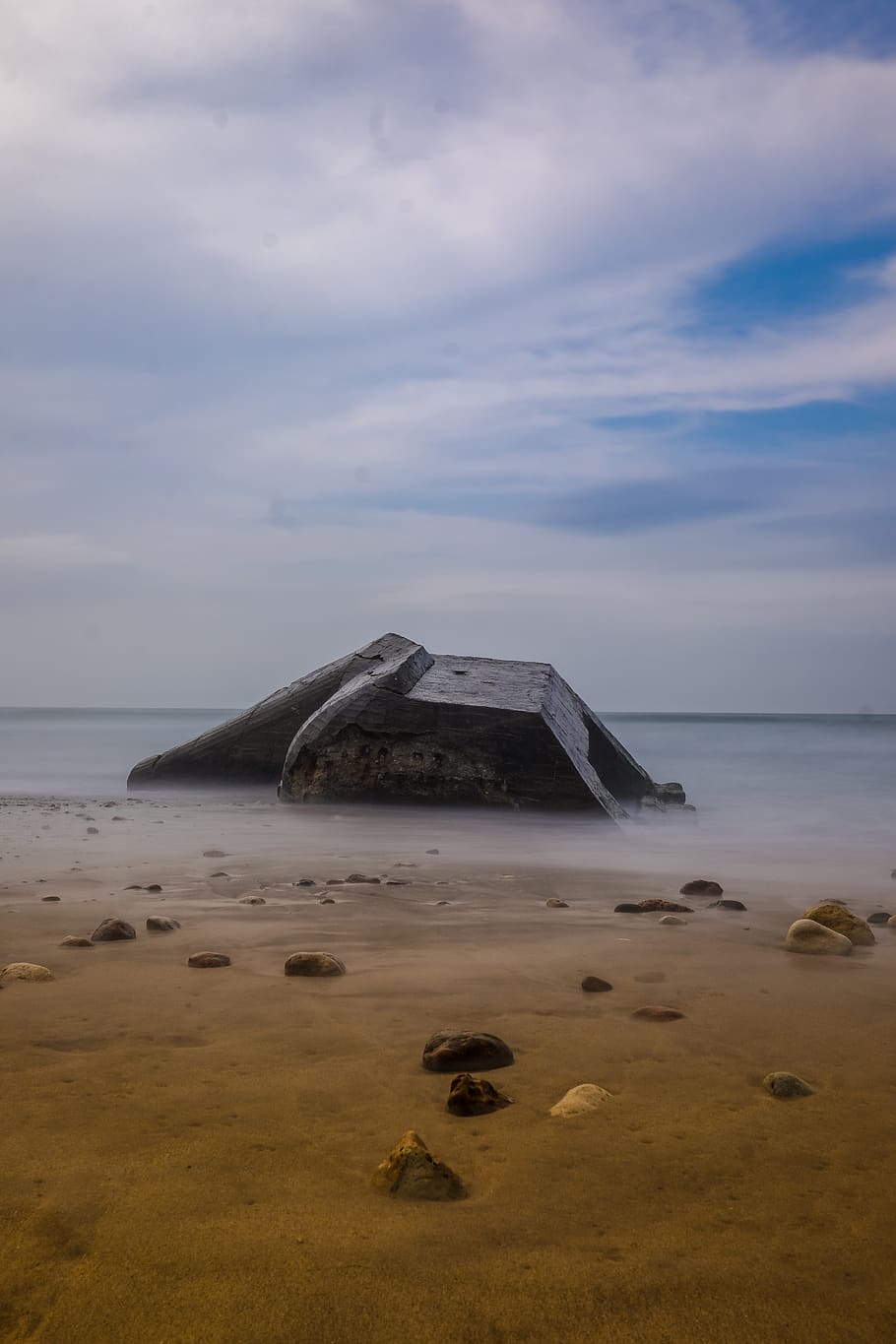 brown rock formation, sea, beach, france, grayan-et-l'hôpital HD wallpaper