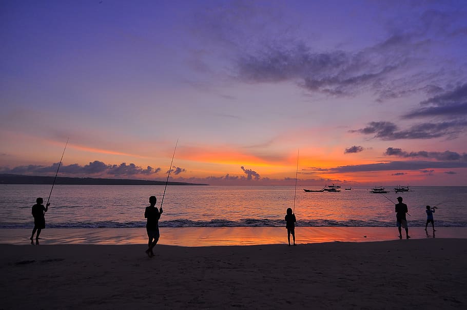 Silhouette Of Five People Standing On Seashore During Sunset, HD wallpaper