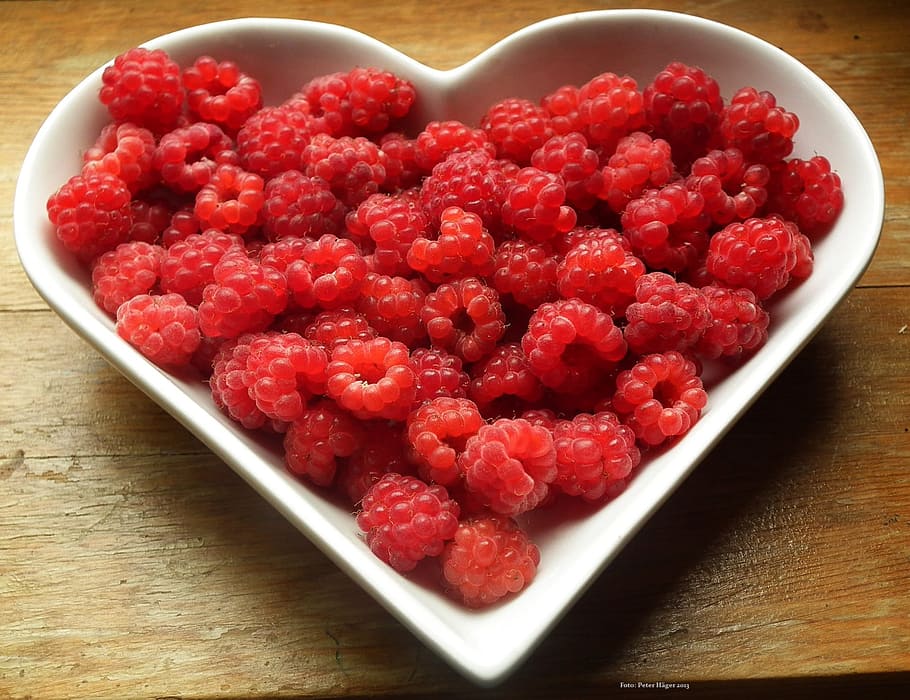 bowl, heart, rasp, raspberry, fresh, fruit, food, sweet, nature HD wallpaper