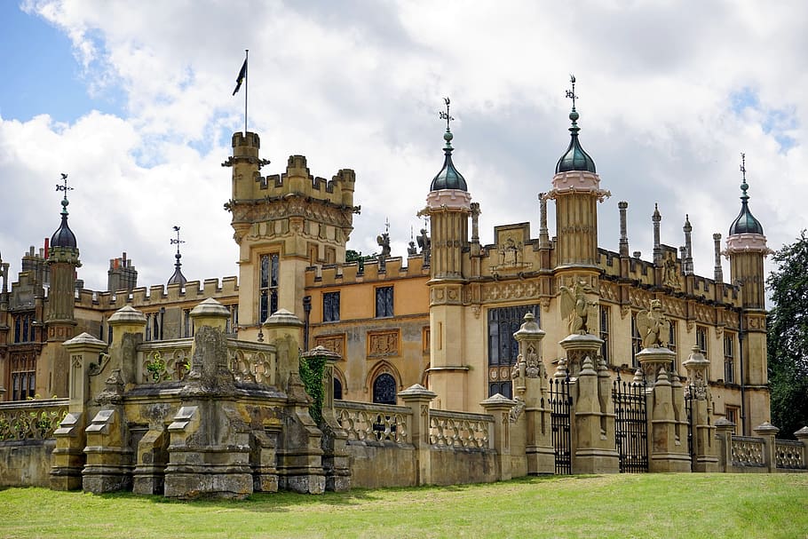 Beige Castle Under White Clouds, ancient, architecture, daylight HD wallpaper