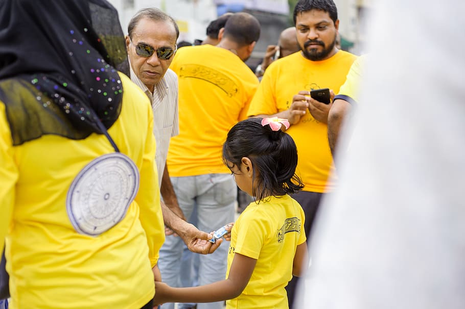 Man Giving A Child A Candy, gather, gathering, girl, islam, men HD wallpaper