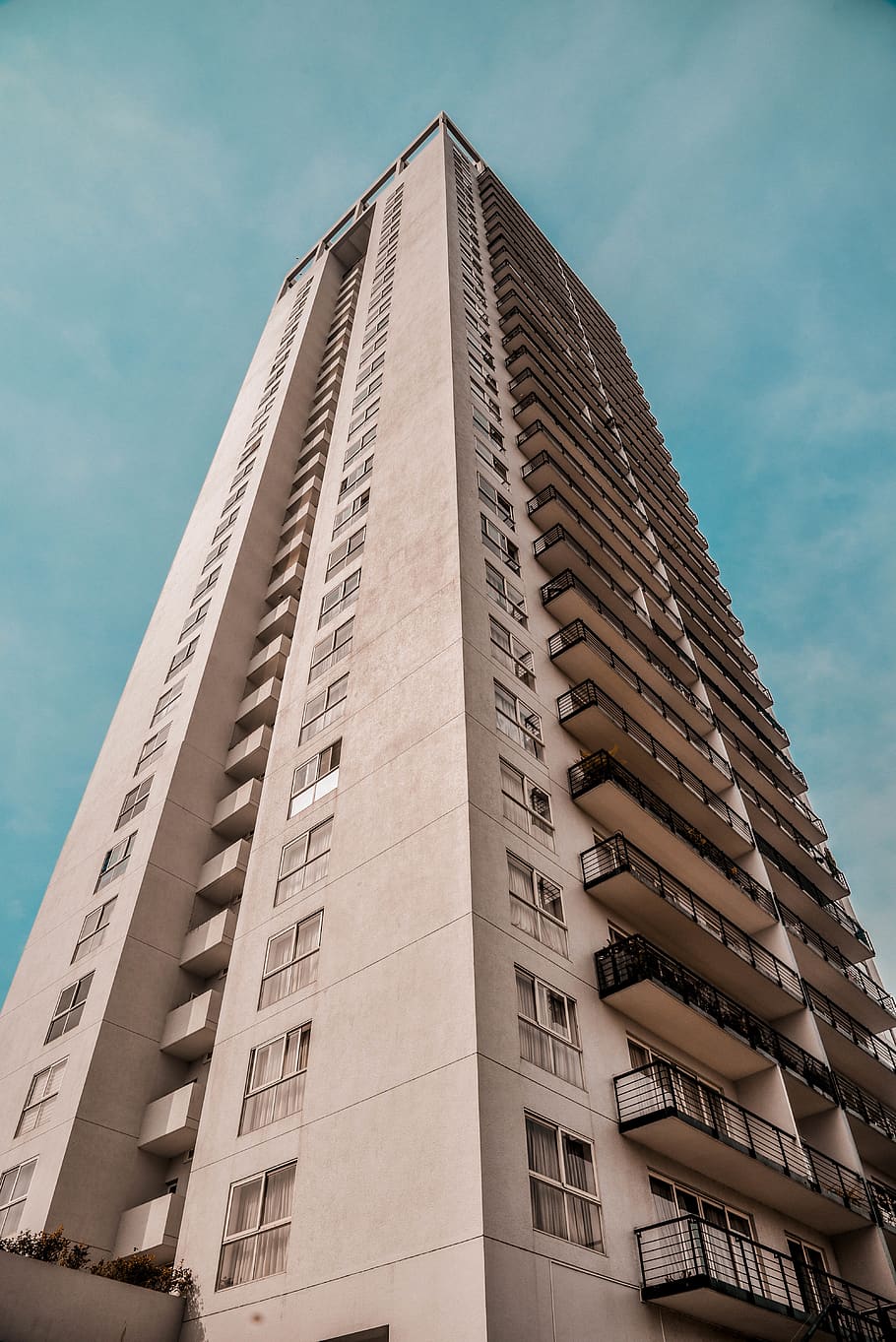 beige concrete building, high rise, urban, town, city, condo HD wallpaper