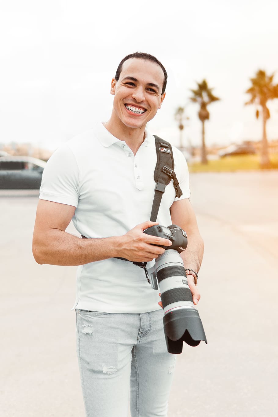 Shallow Focus Photography Of Man Standing While Holding Dslr Camera HD wallpaper