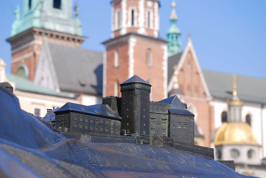 Black Building Miniature, architecture, model, outdoors, sculpture HD wallpaper