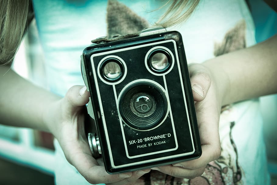 kodak, brownie, camera, old, holding, technology, hand, human hand HD wallpaper