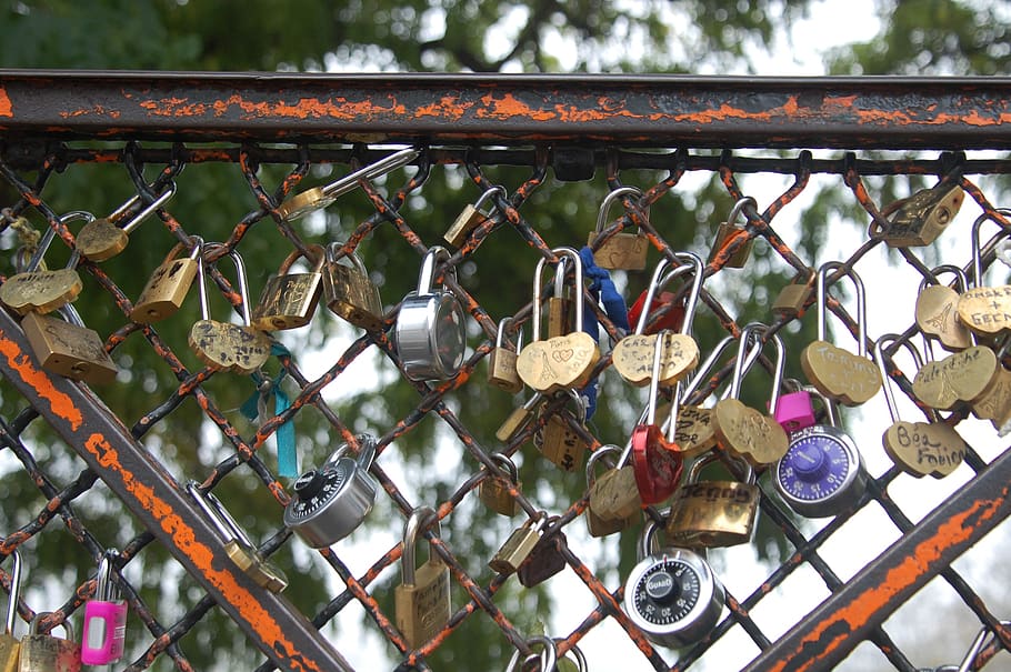 locks, love, paris, key, symbol, romantic, padlocks, metal HD wallpaper