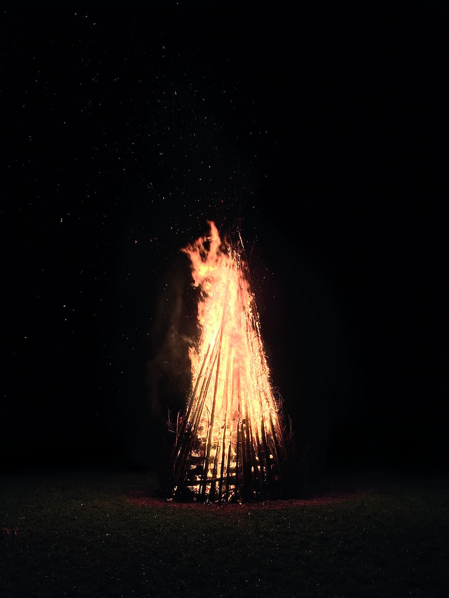 fire, campfire, evening, flames, chiro, burning, night, fire - natural phenomenon HD wallpaper