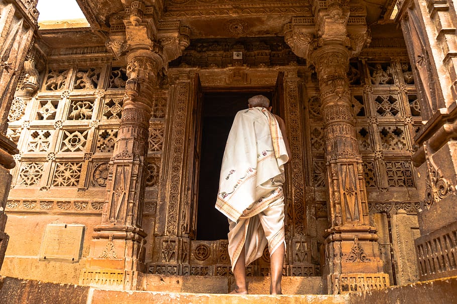 india, temple, holy, pray, man, entrance, door, travel, god HD wallpaper