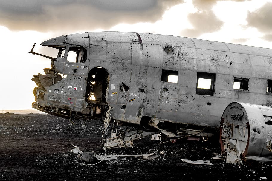 gray airplane digital wallpaper, abandoned, damaged, air vehicle HD wallpaper