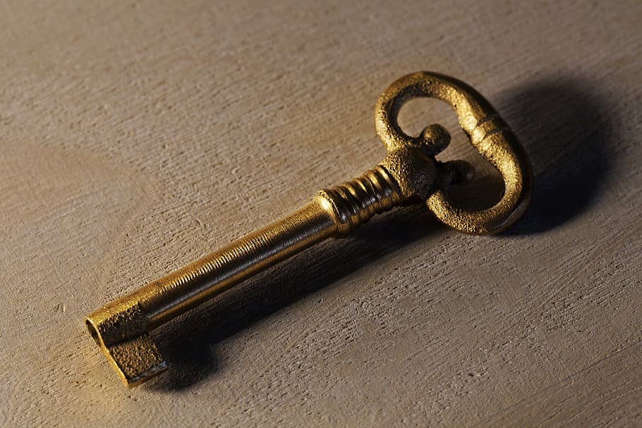 key, antique, old, close, close up, golden, wood, capping, metal HD wallpaper