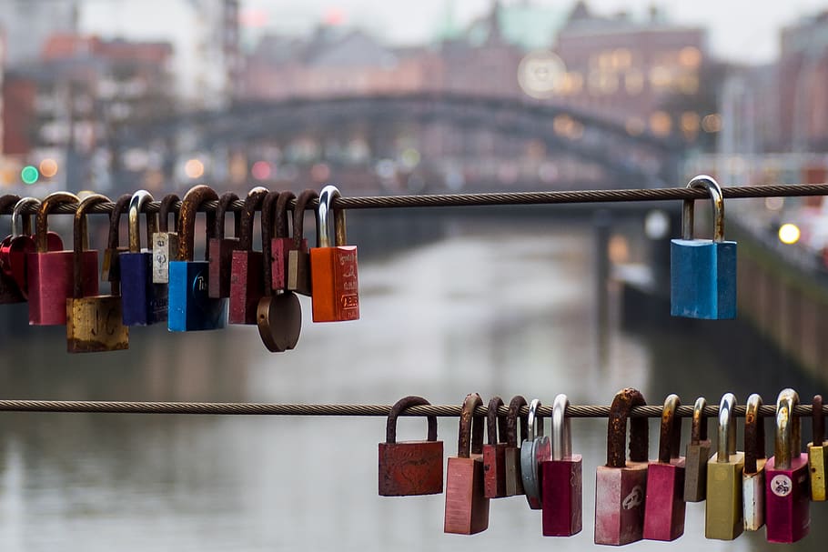 hamburg, locks, bridge, harbor, hanging, padlock, love lock HD wallpaper