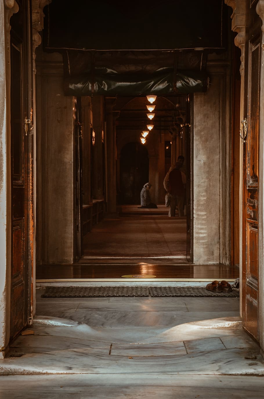 Woman Kneeling Inside Room, architecture, building, ceiling, daylight HD wallpaper