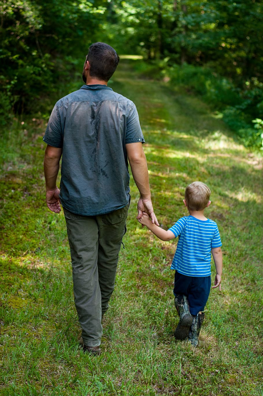 HD father and son, walk, child, dad, nature, kindness, walking | Wallpaper