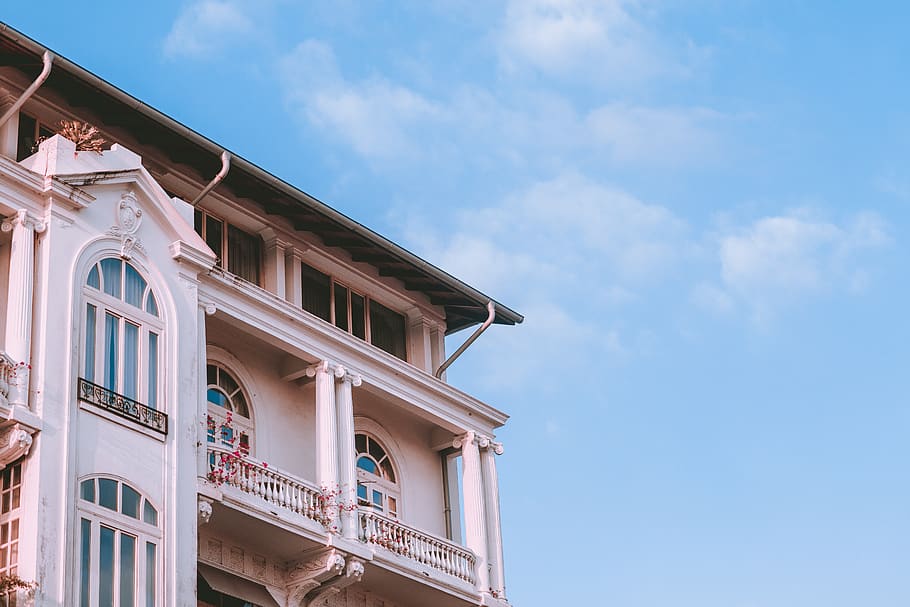White Concrete Building, architectural design, architecture, balcony HD wallpaper