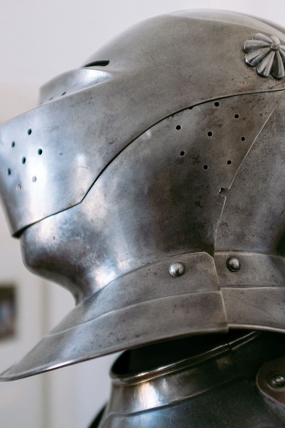 Knight’s helmet, armor, armour, battle, black, chain, closeup, HD wallpaper