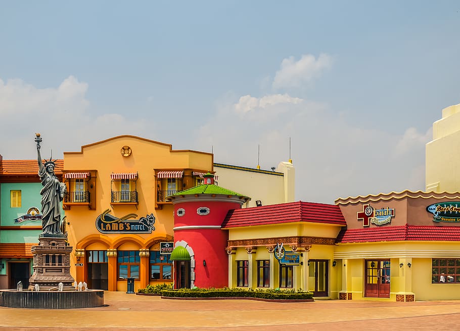 multicolored concrete building during daytime, building exterior HD wallpaper