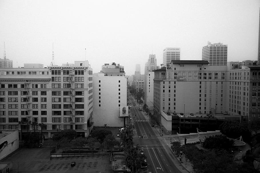 roof, rooftop, clouds, building, cars, street, black and white HD wallpaper